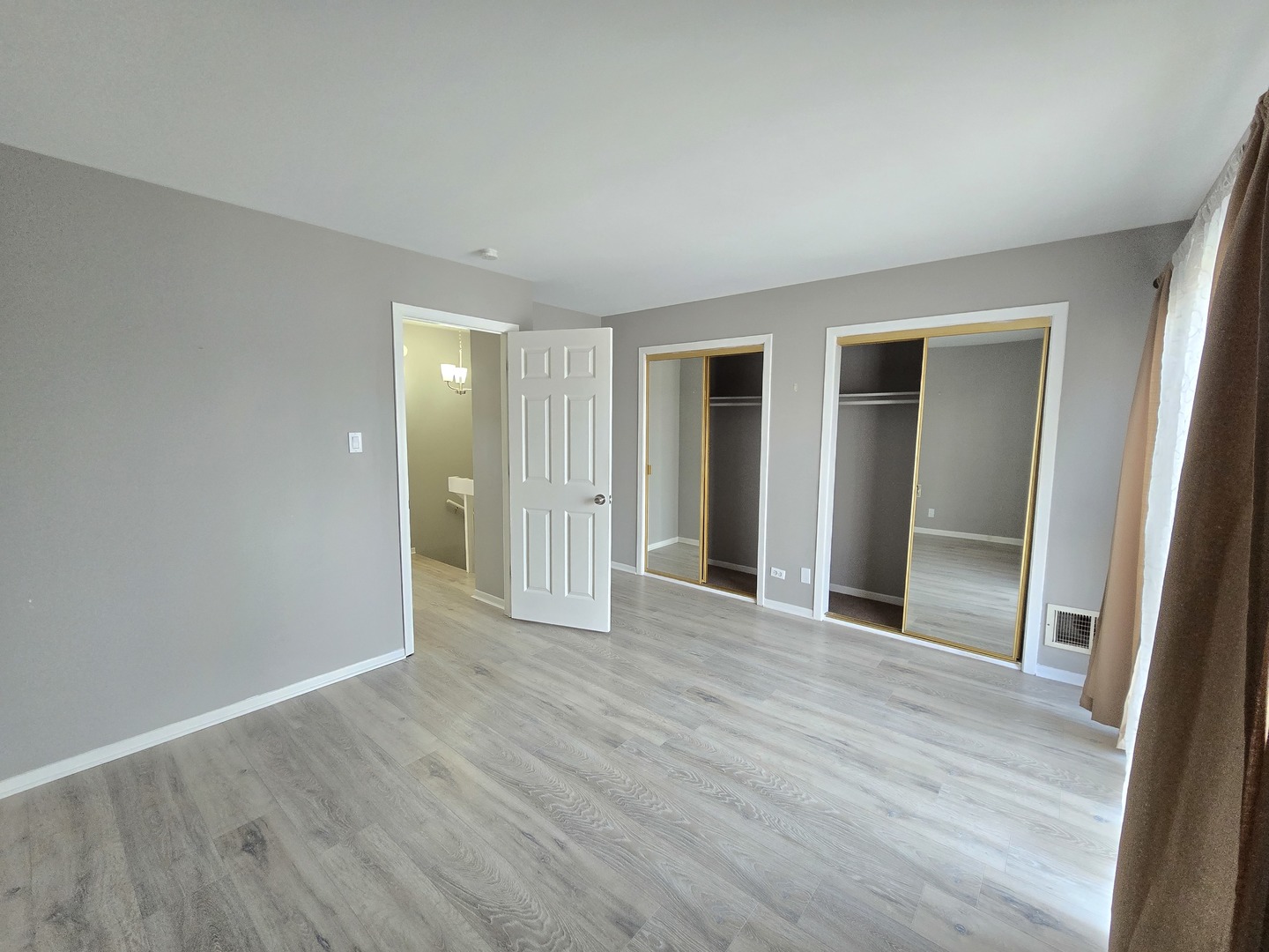 319 Meadow Green Lane, Round Lake Beach, IL 60073