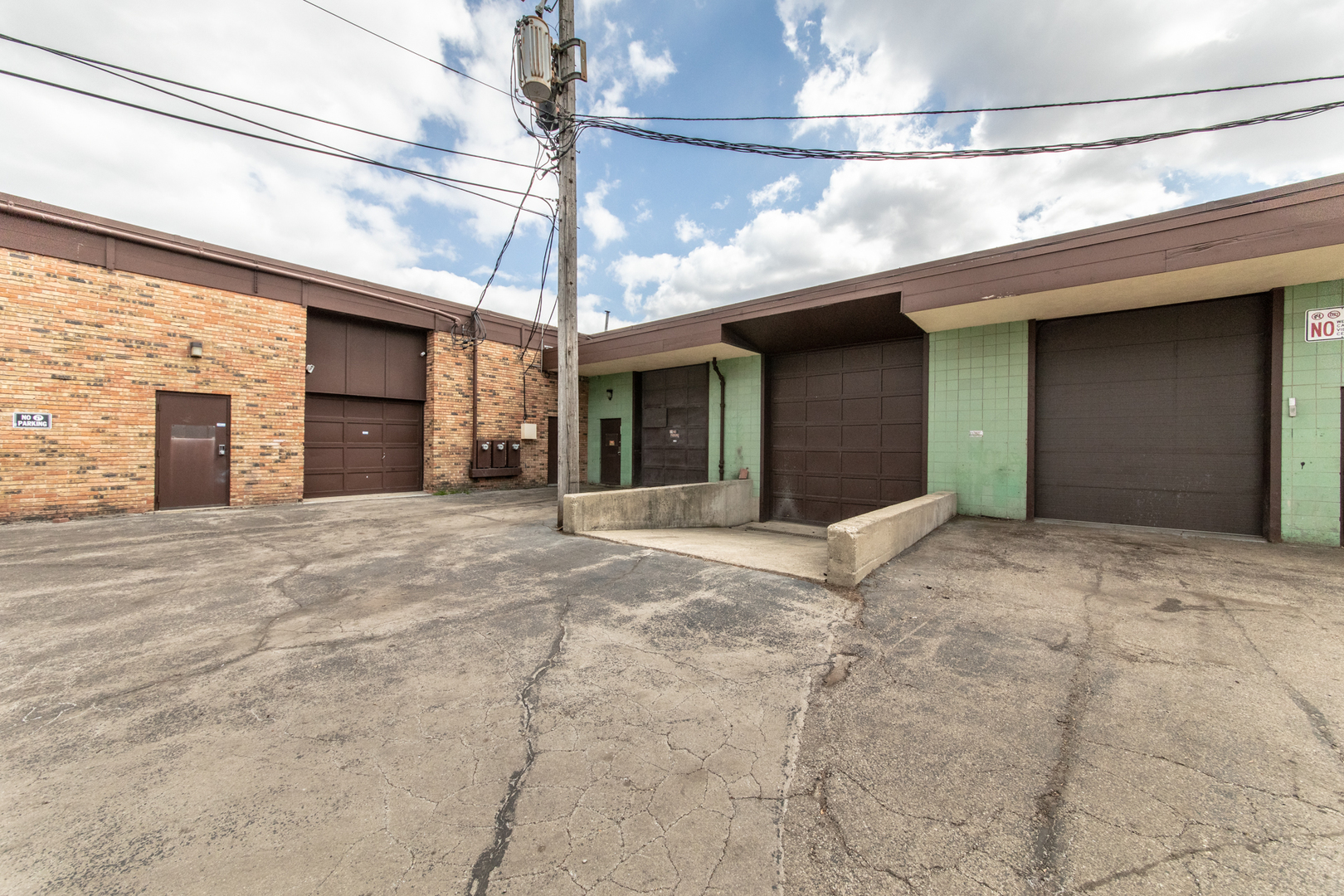 110 S Des Plaines River Road, Des Plaines, IL 60016