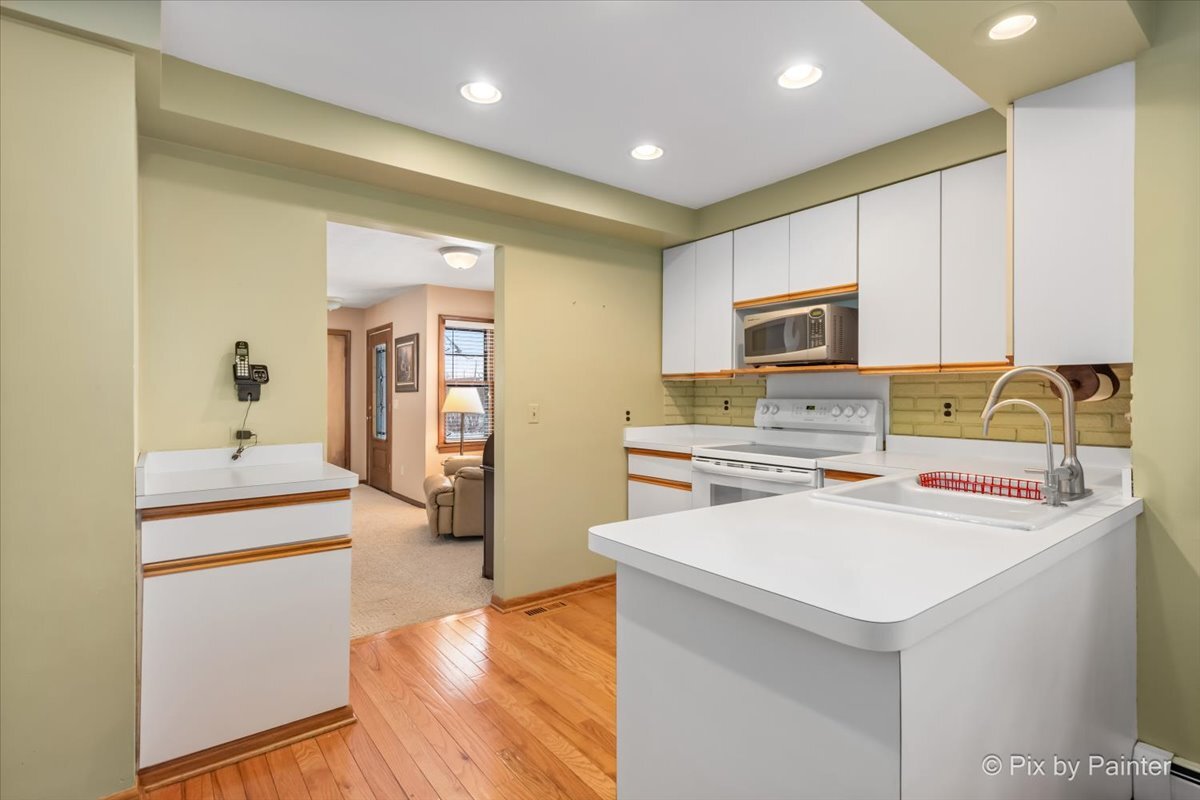 123 Dundee Avenue, East Dundee, IL 60118