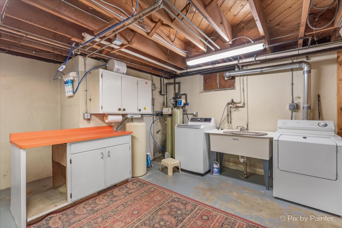 123 Dundee Avenue, East Dundee, IL 60118