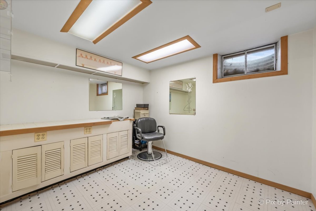 123 Dundee Avenue, East Dundee, IL 60118