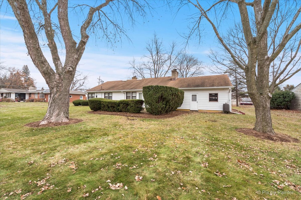 123 Dundee Avenue, East Dundee, IL 60118