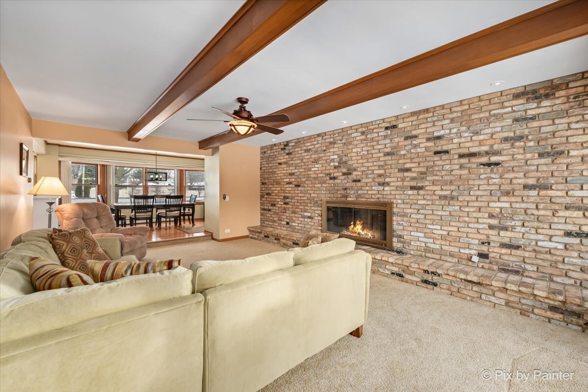 123 Dundee Avenue, East Dundee, IL 60118