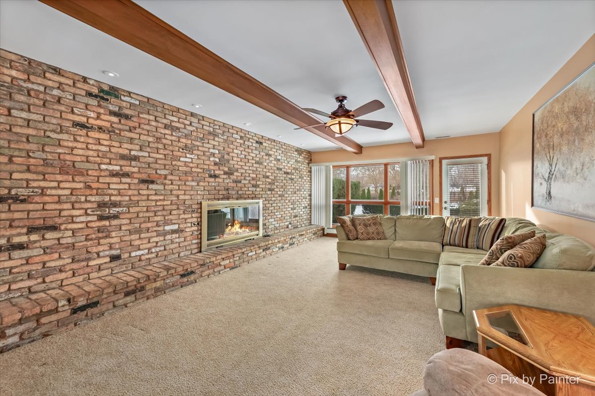 123 Dundee Avenue, East Dundee, IL 60118