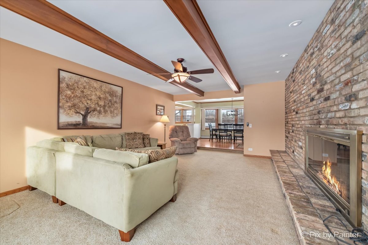 123 Dundee Avenue, East Dundee, IL 60118