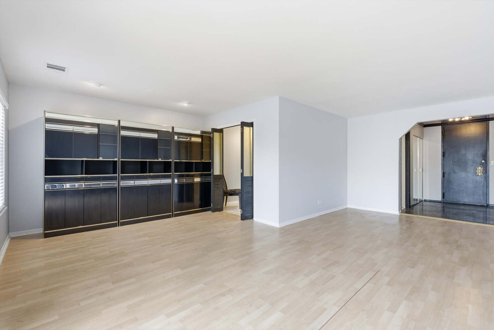 190 S Wood Dale Road #208, Wood Dale, IL 60191