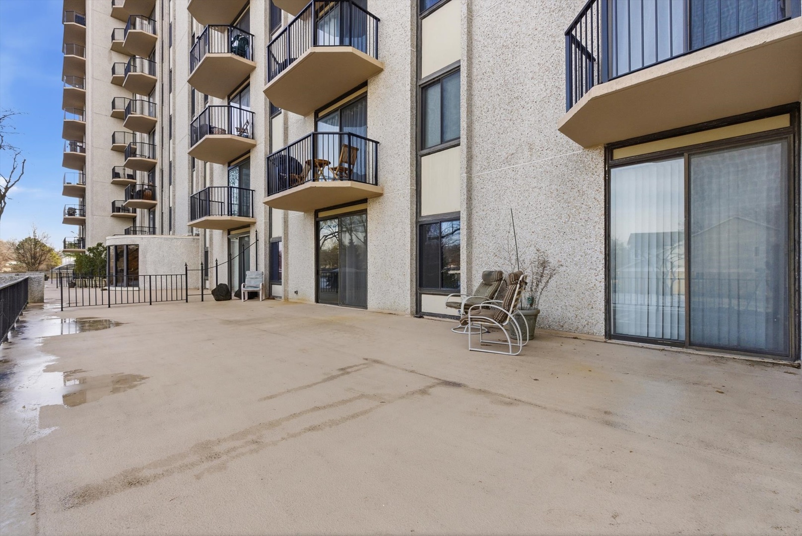 190 S Wood Dale Road #208, Wood Dale, IL 60191