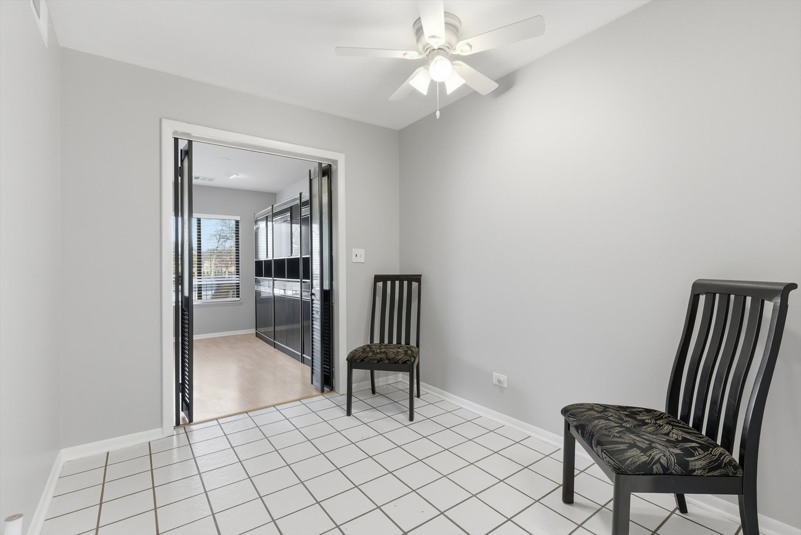 190 S Wood Dale Road #208, Wood Dale, IL 60191