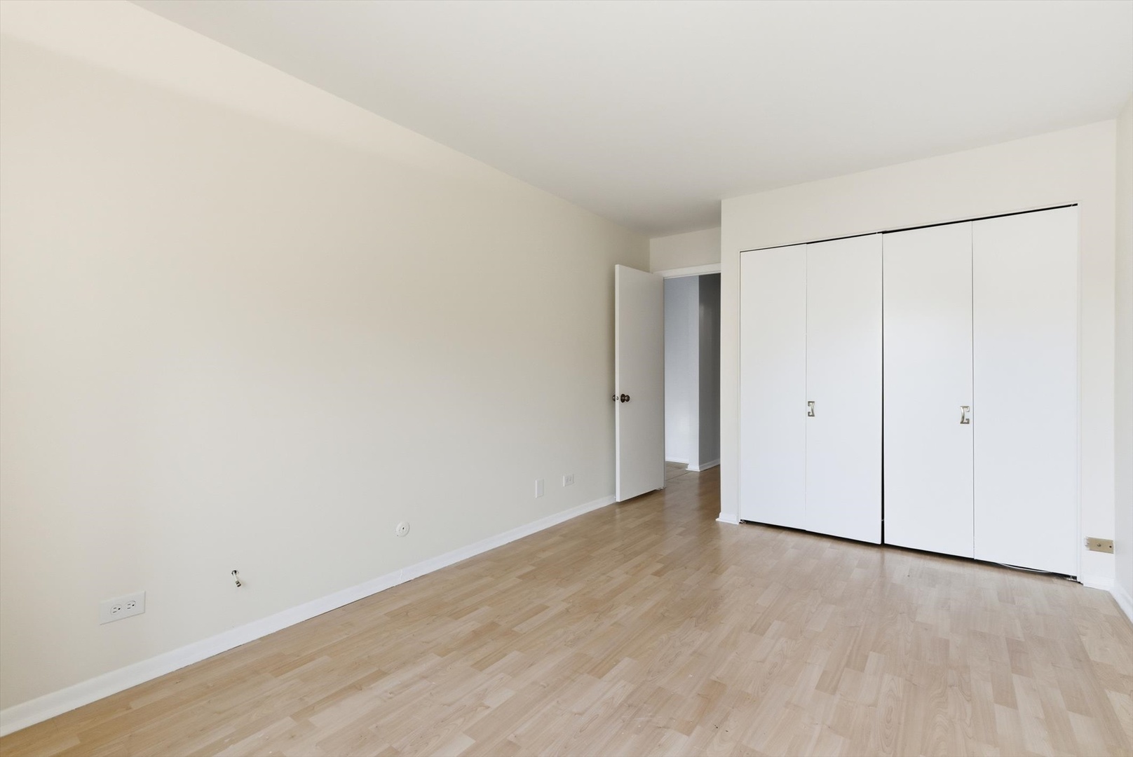 190 S Wood Dale Road #208, Wood Dale, IL 60191