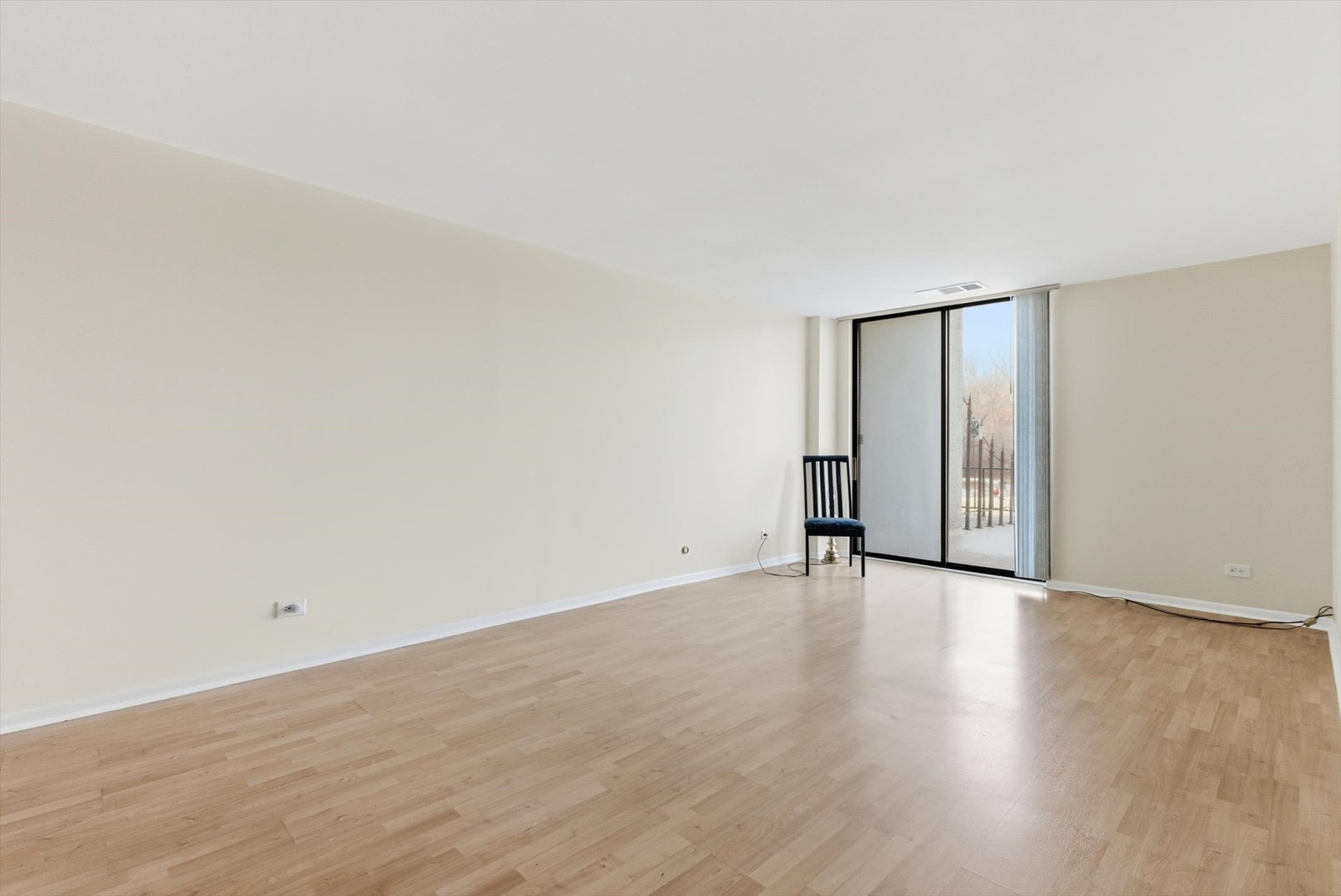 190 S Wood Dale Road #208, Wood Dale, IL 60191