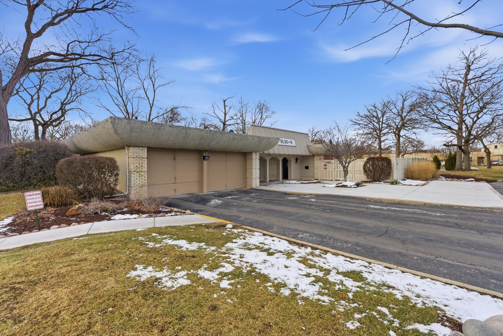 190 S Wood Dale Road #208, Wood Dale, IL 60191
