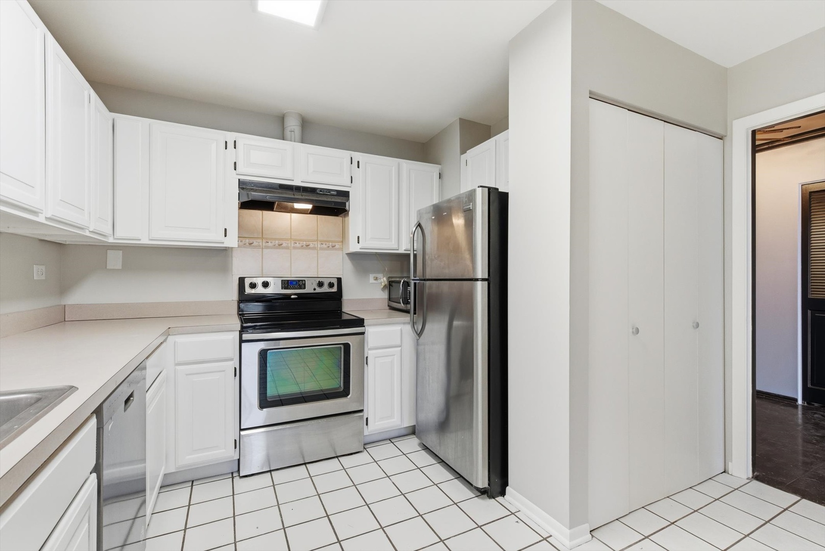 190 S Wood Dale Road #208, Wood Dale, IL 60191