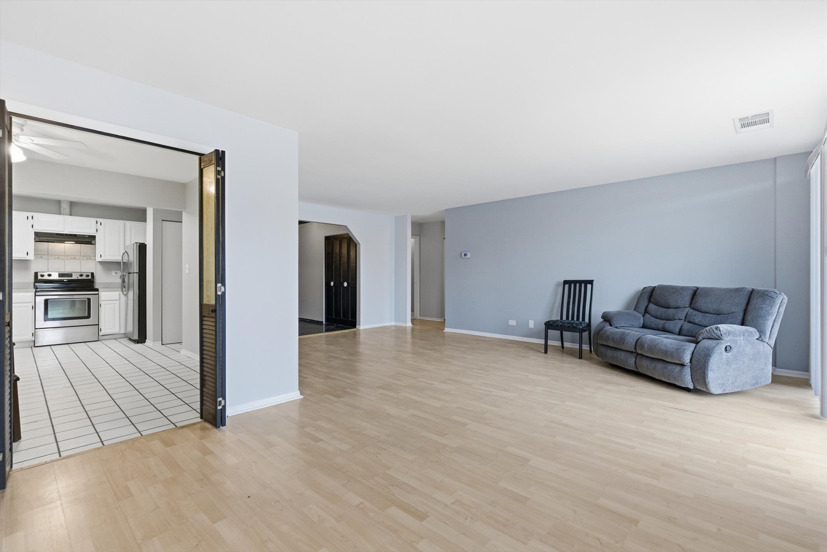 190 S Wood Dale Road #208, Wood Dale, IL 60191