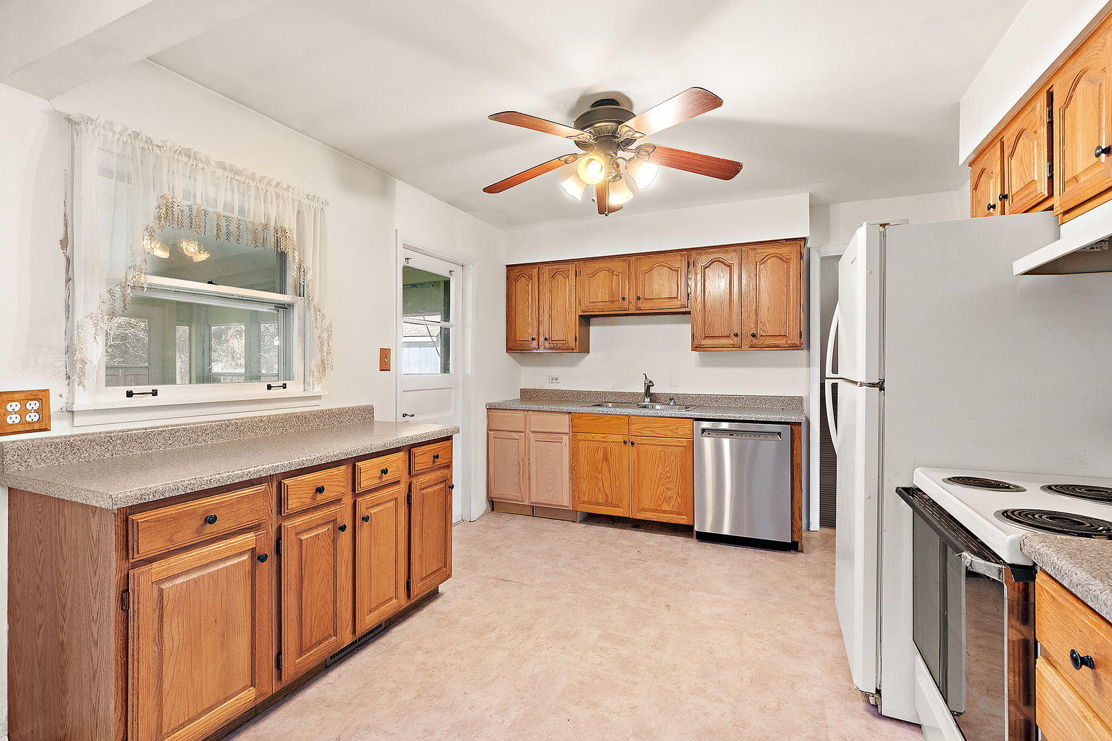 558 Birchwood Road, Frankfort, IL 60423