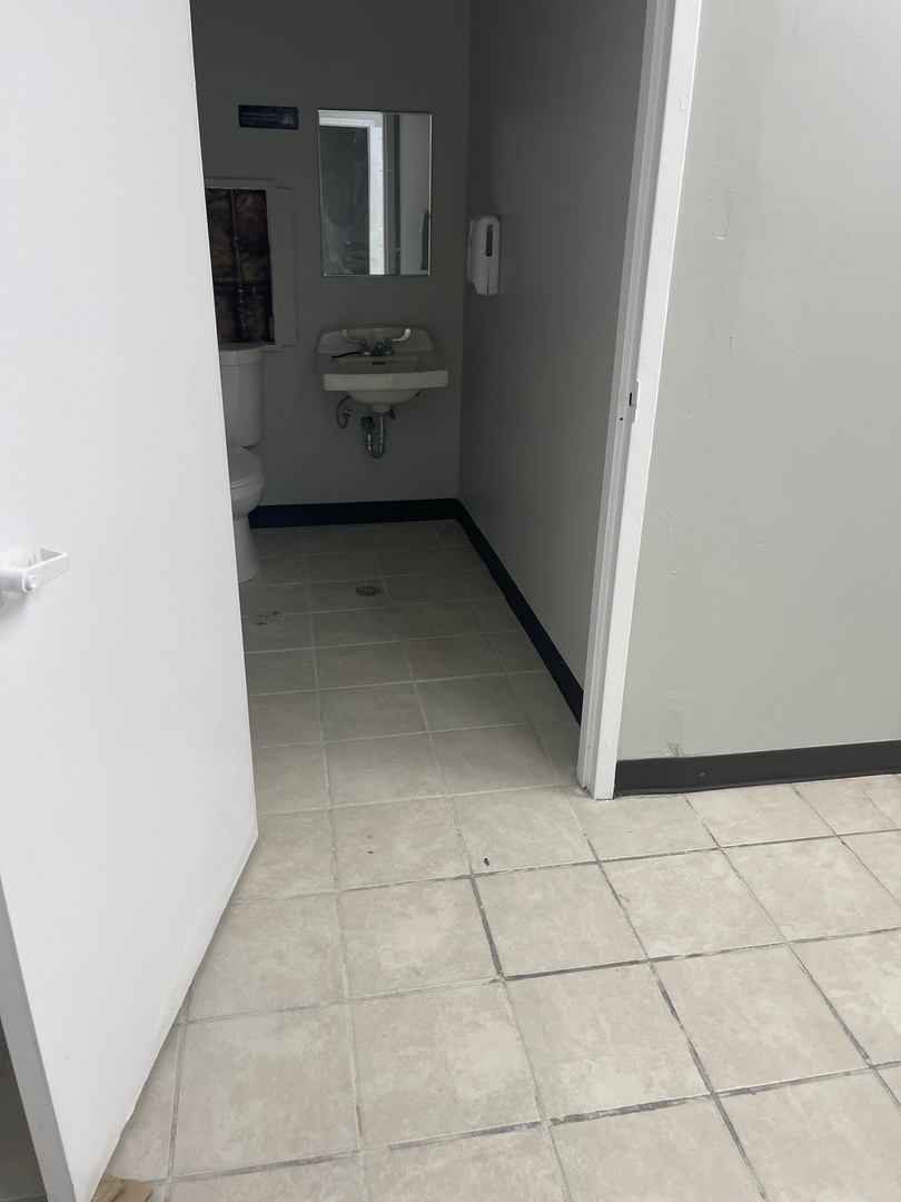 749 S Cicero Avenue, Chicago, IL 60644