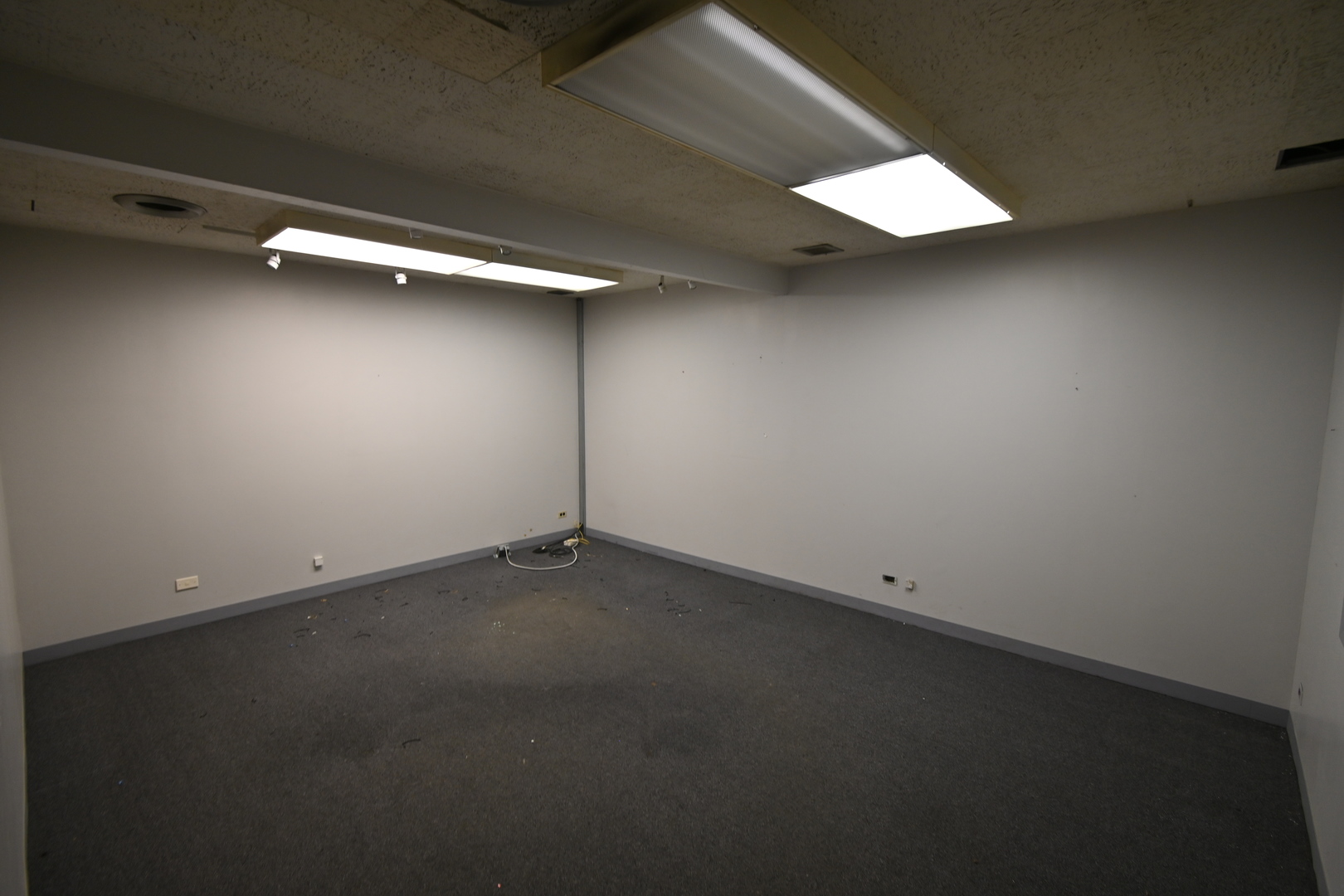 110 S Des Plaines River Road, Des Plaines, IL 60016