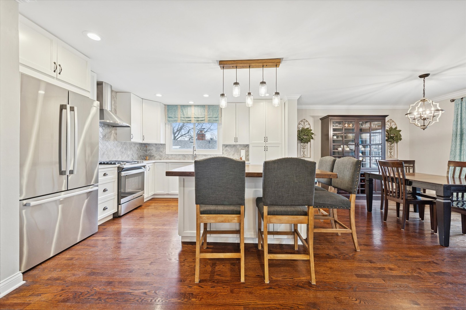 1351 Brentwood Lane, Wheaton, IL 60189