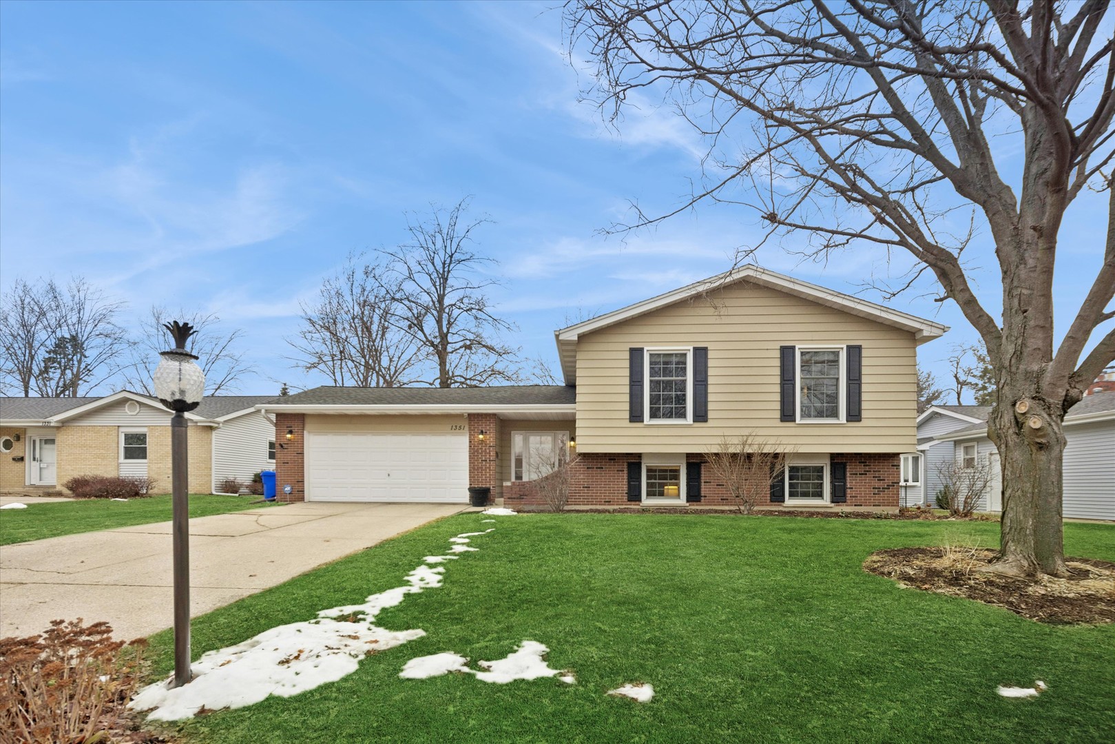 1351 Brentwood Lane, Wheaton, IL 60189