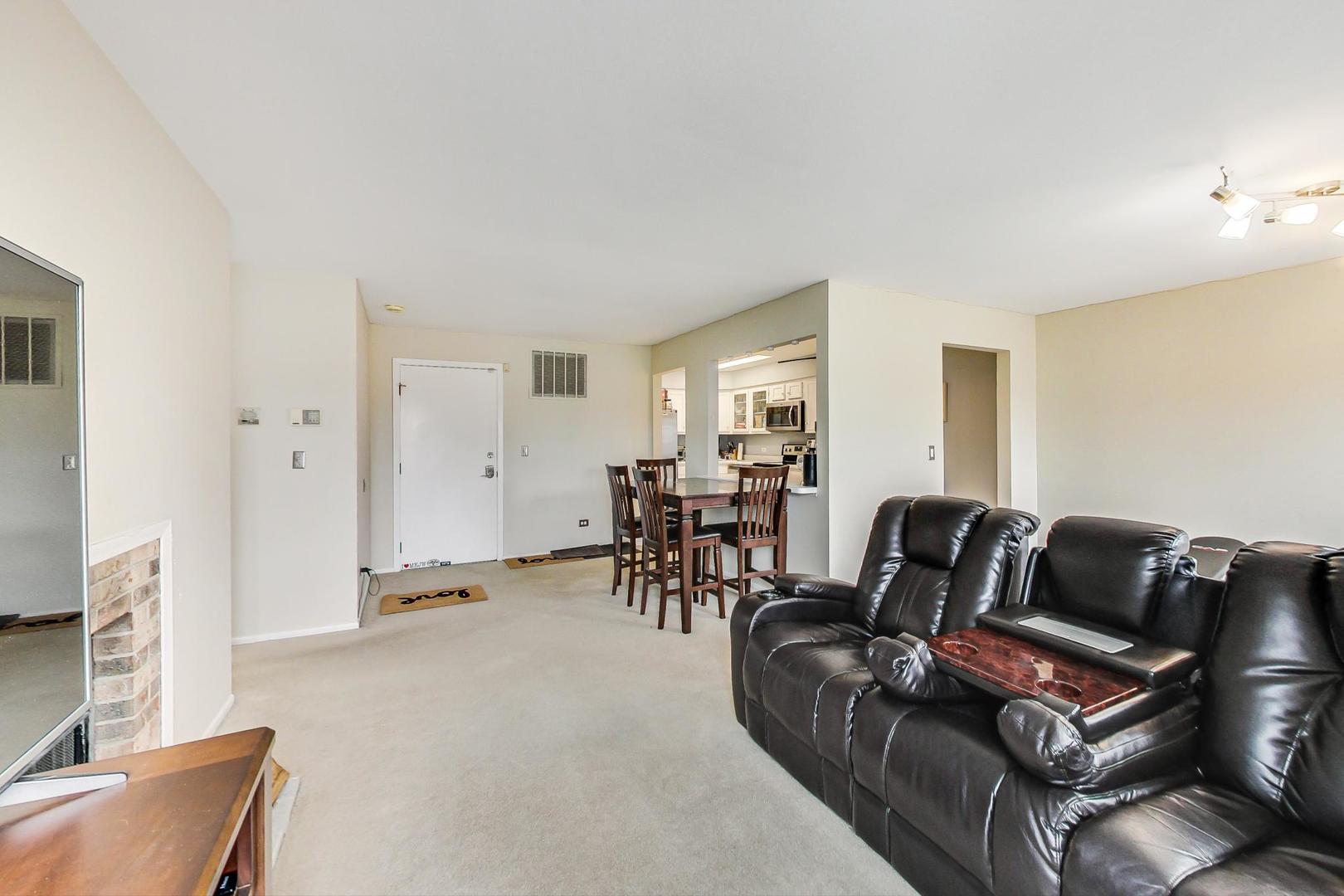 747 GARFIELD Avenue #C, Libertyville, IL 60048