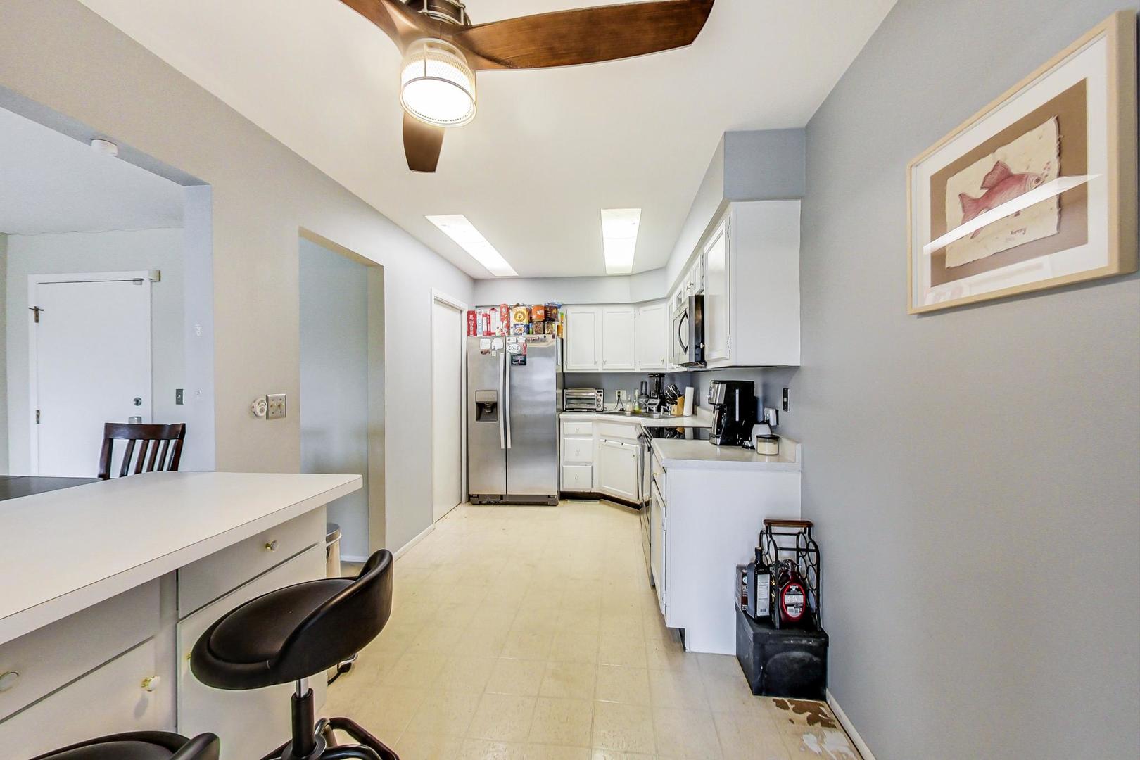 747 GARFIELD Avenue #C, Libertyville, IL 60048