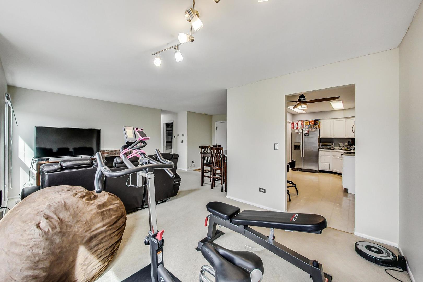 747 GARFIELD Avenue #C, Libertyville, IL 60048