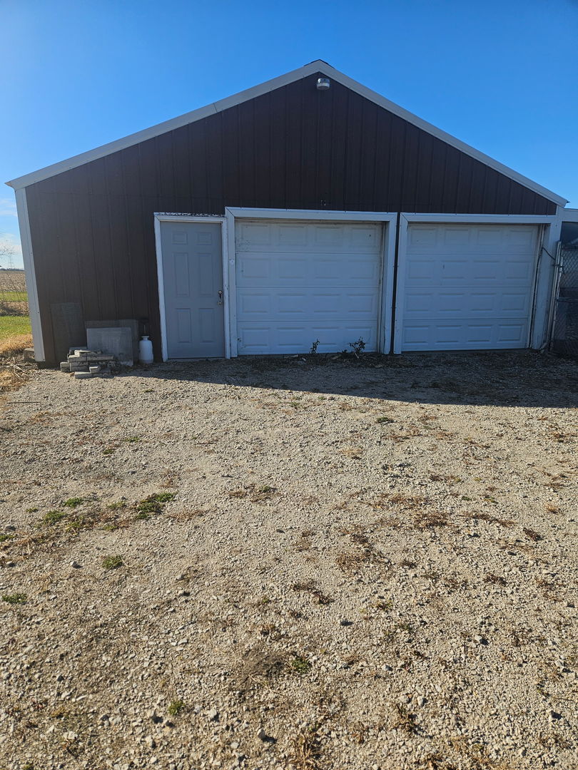 5395 S Carbon Hill Road, Gardner, IL 60424