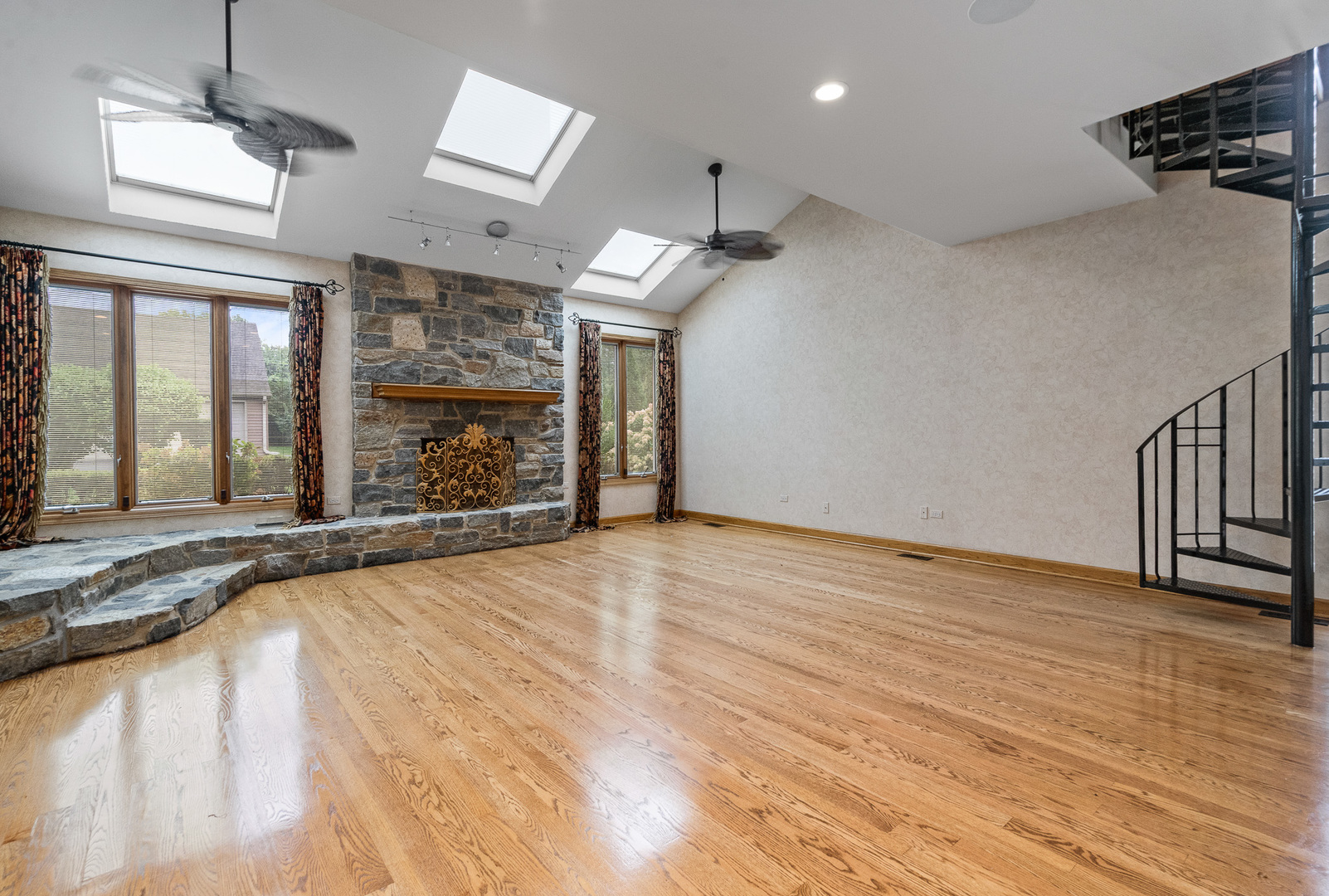 807 Hitchcock Avenue, Lisle, IL 60532