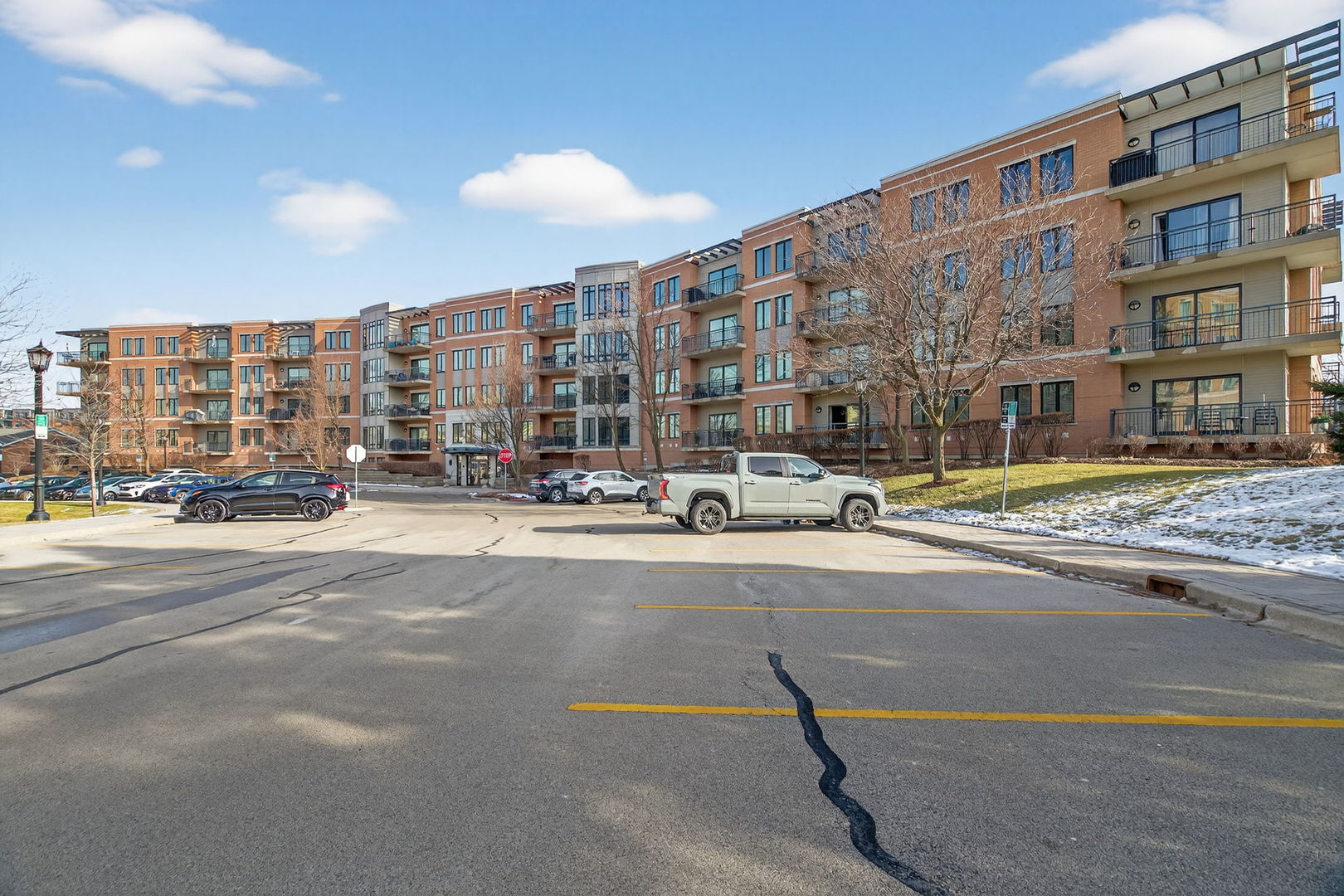 145 S York Street #310, Elmhurst, IL 60126