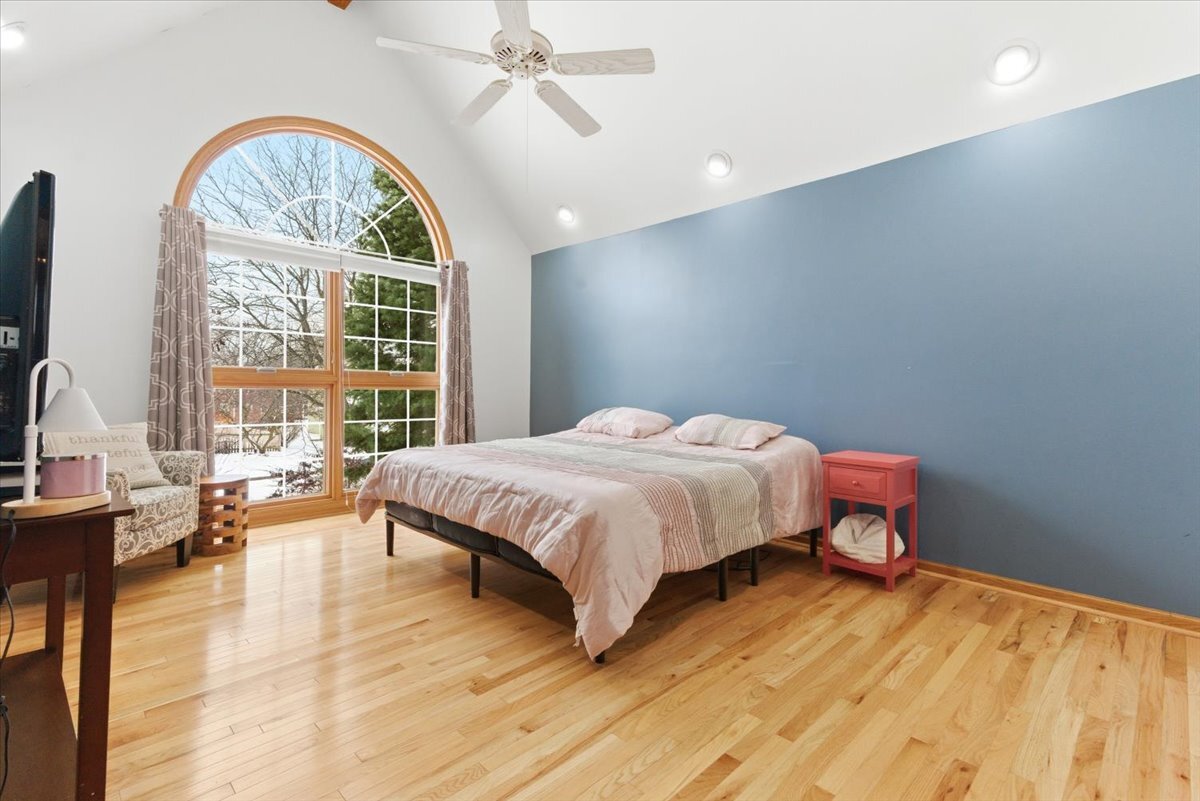 492 Patricia Court, Grayslake, IL 60030