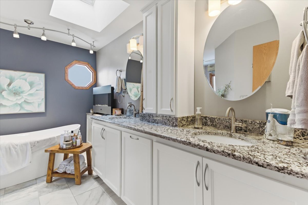 492 Patricia Court, Grayslake, IL 60030