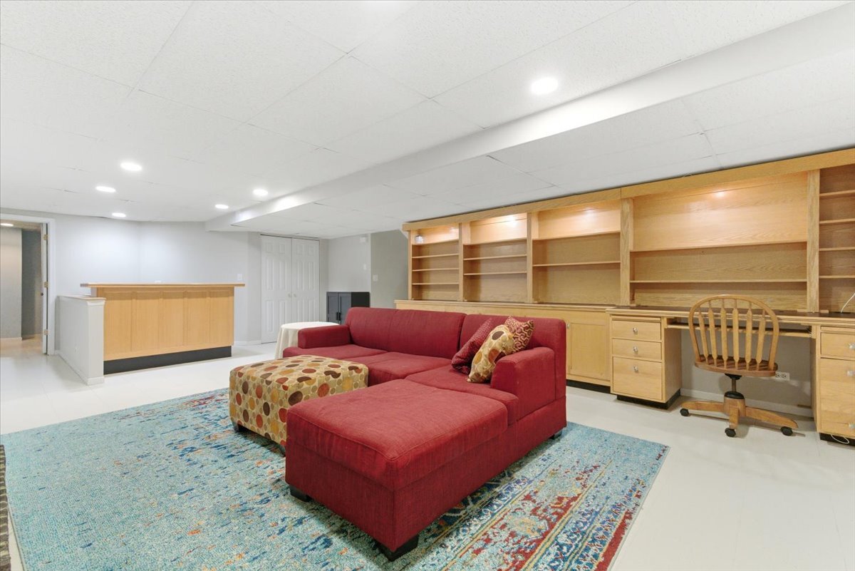 492 Patricia Court, Grayslake, IL 60030