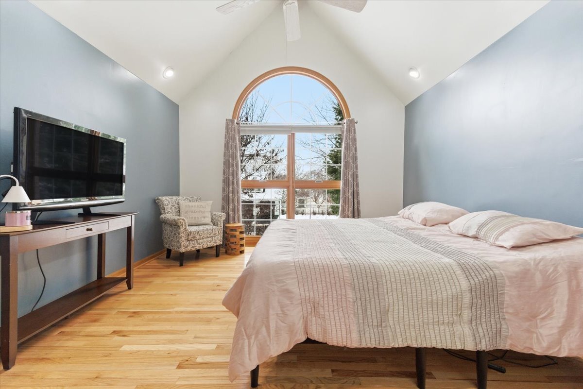 492 Patricia Court, Grayslake, IL 60030