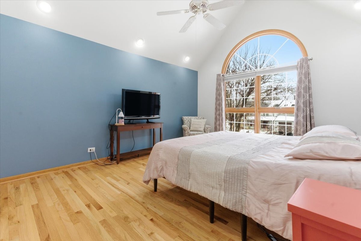 492 Patricia Court, Grayslake, IL 60030