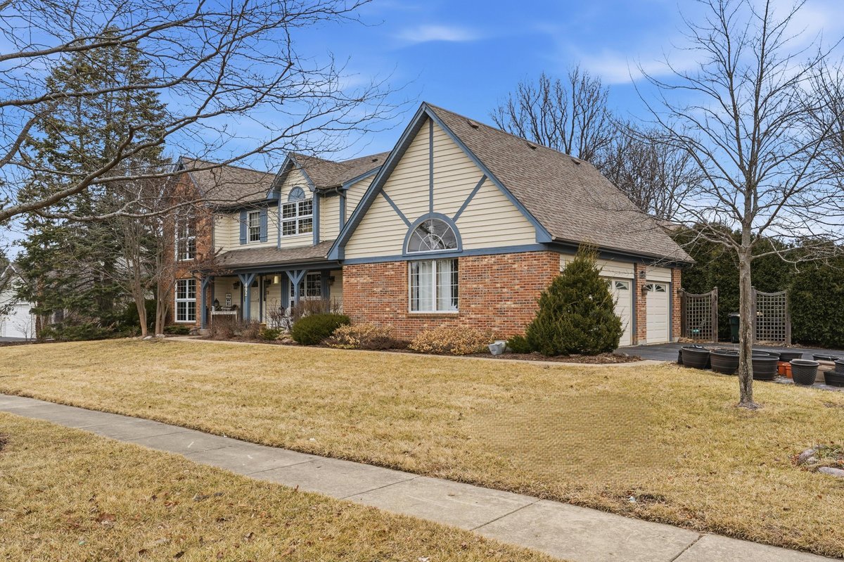 492 Patricia Court, Grayslake, IL 60030