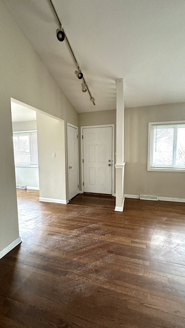 9067 N Clifton Avenue, Niles, IL 60714