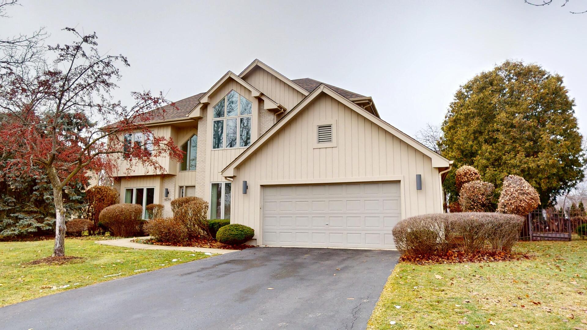 9S310 Woodcreek Place, Downers Grove, IL 60516