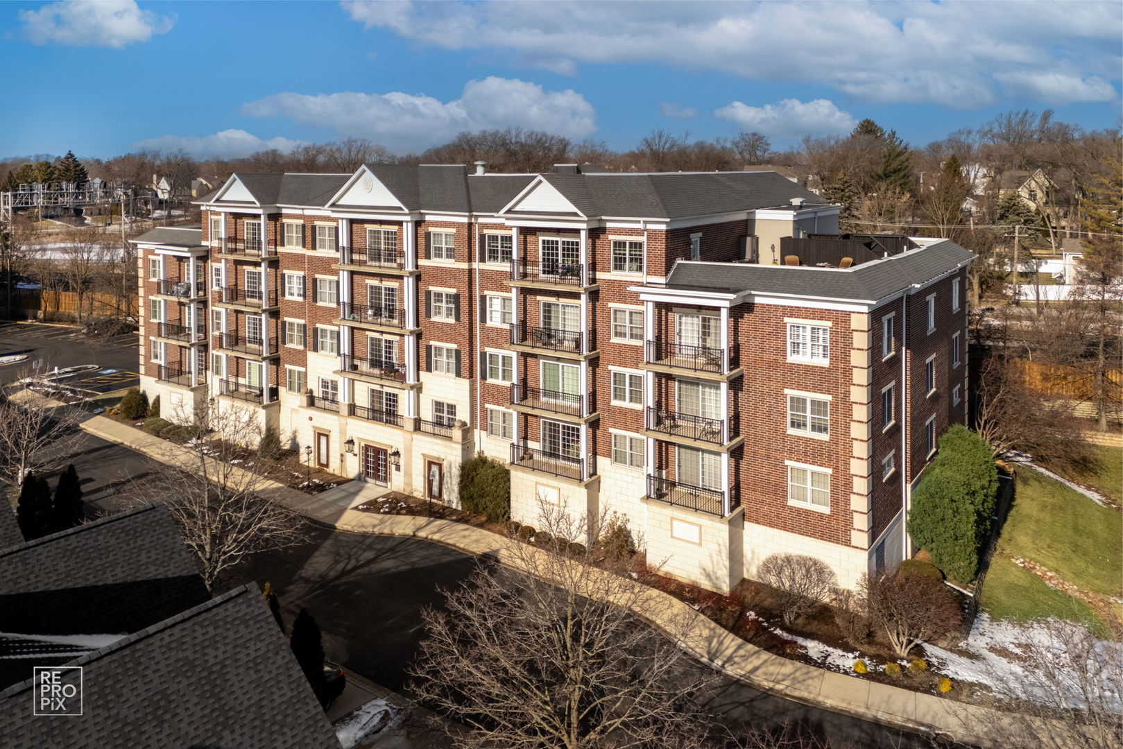 Clarendon Hills, IL 60514