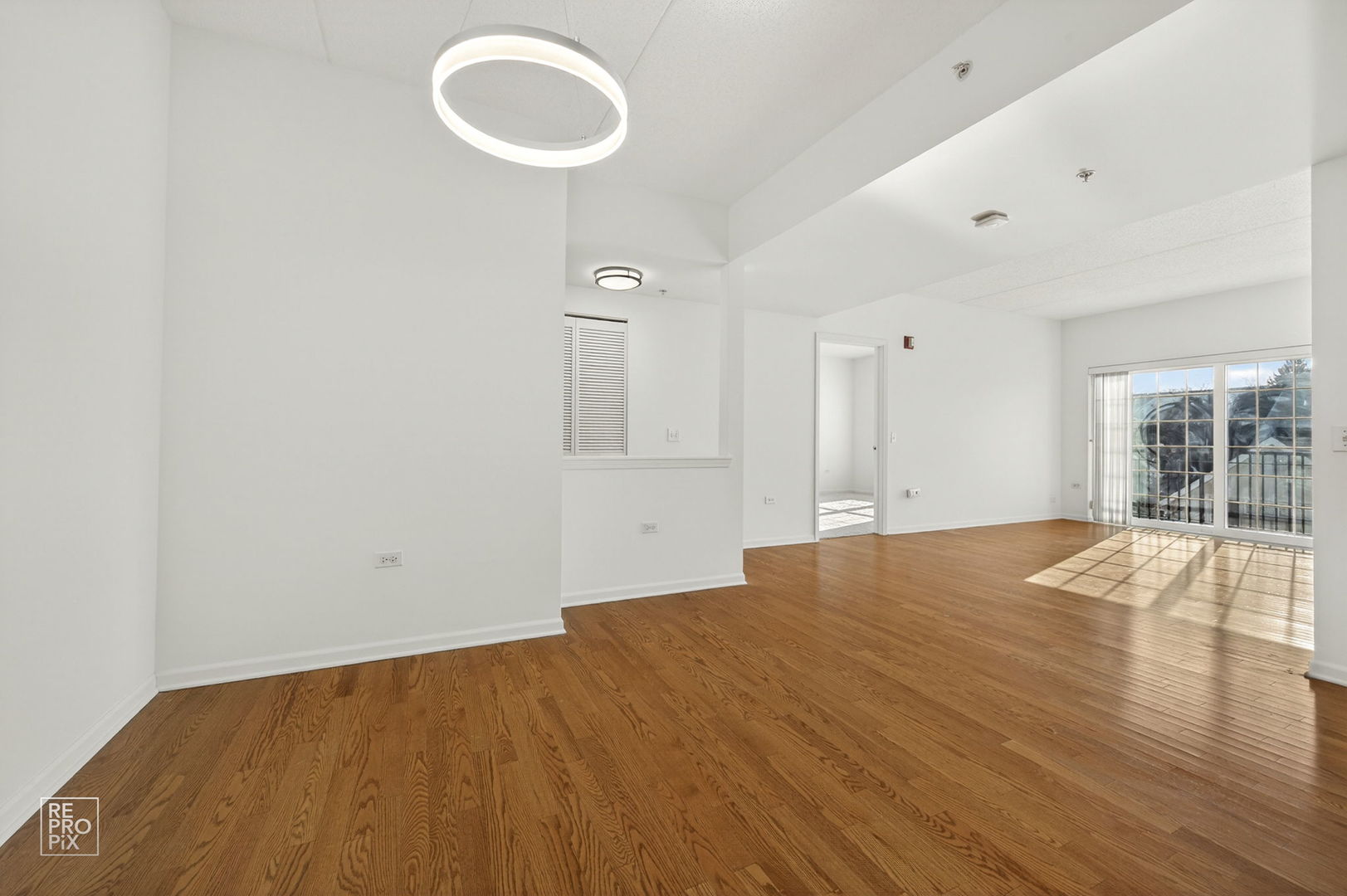 Clarendon Hills, IL 60514