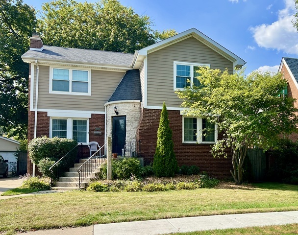 9210 S Trumbull Avenue, Evergreen Park, IL 60805