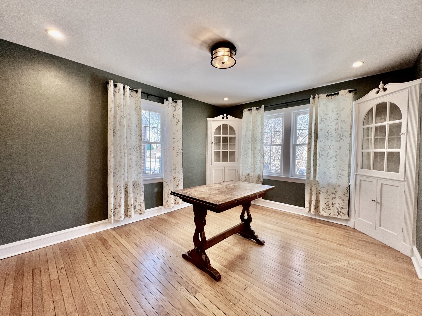 9210 S Trumbull Avenue, Evergreen Park, IL 60805