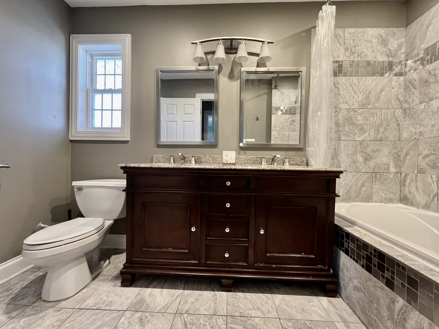 9210 S Trumbull Avenue, Evergreen Park, IL 60805