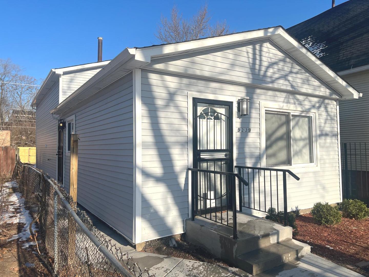 9339 S Burnside Avenue, Chicago, IL 60619