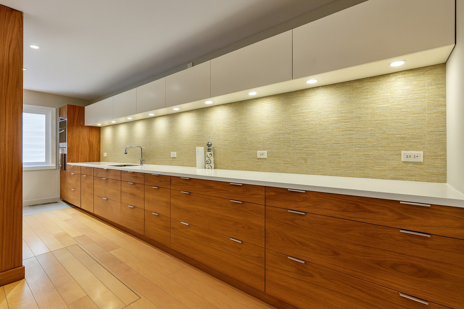 419 W Briar Place #B, Chicago, IL 60657