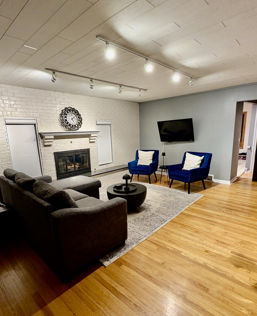 Arlington Heights, IL 60004