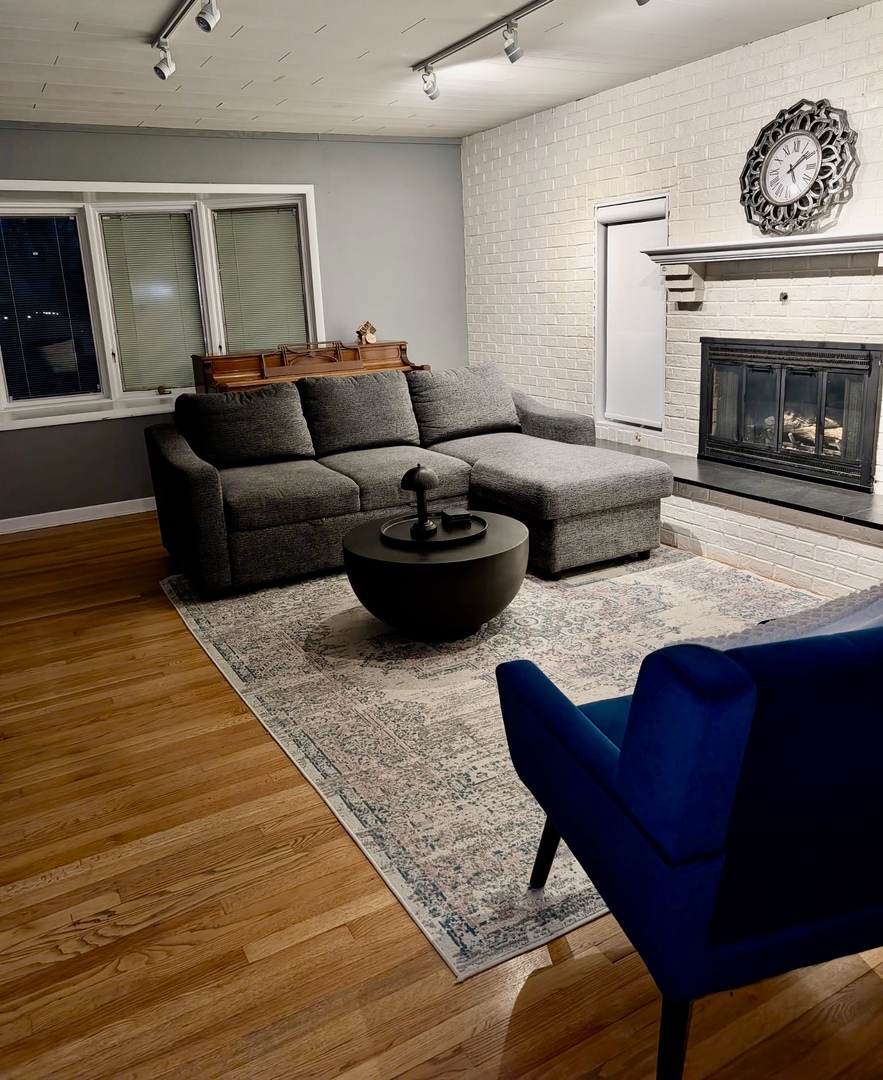 Arlington Heights, IL 60004