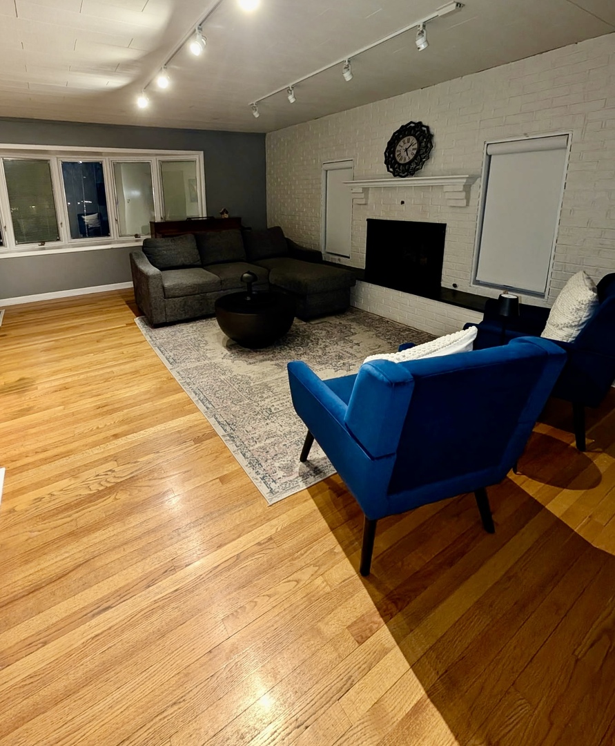 Arlington Heights, IL 60004