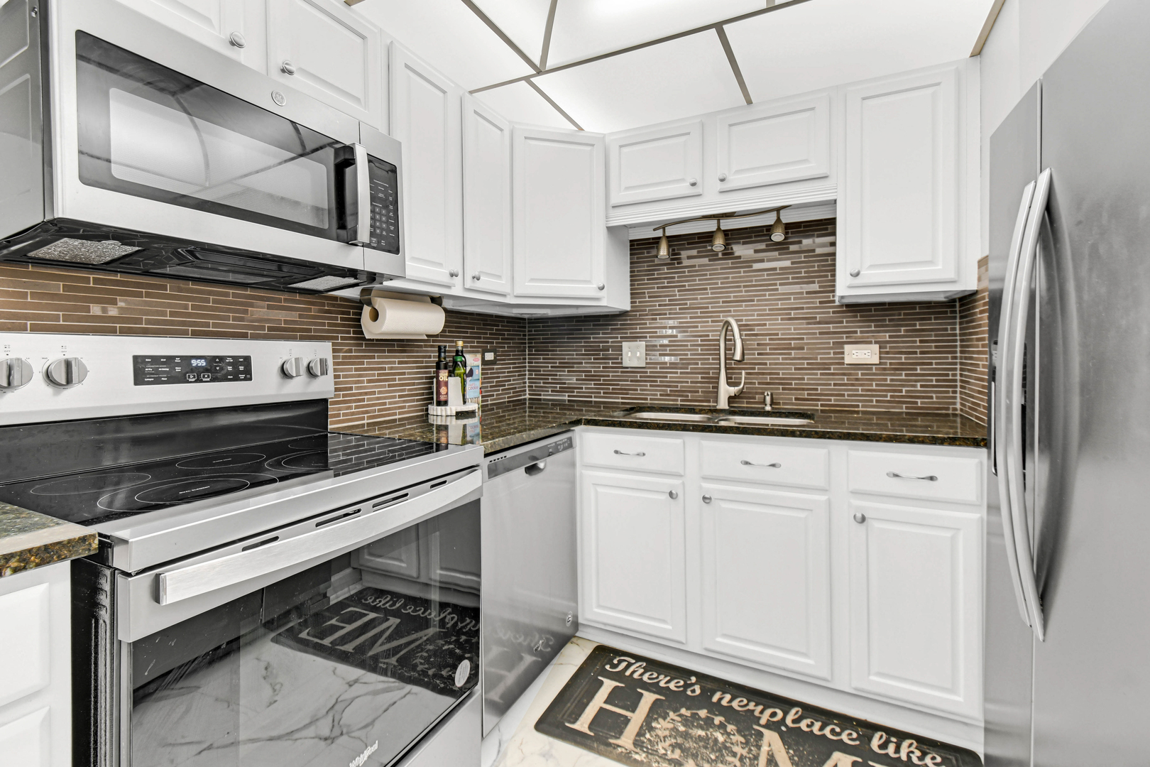 7100 W 95th Street #111, Oak Lawn, IL 60453