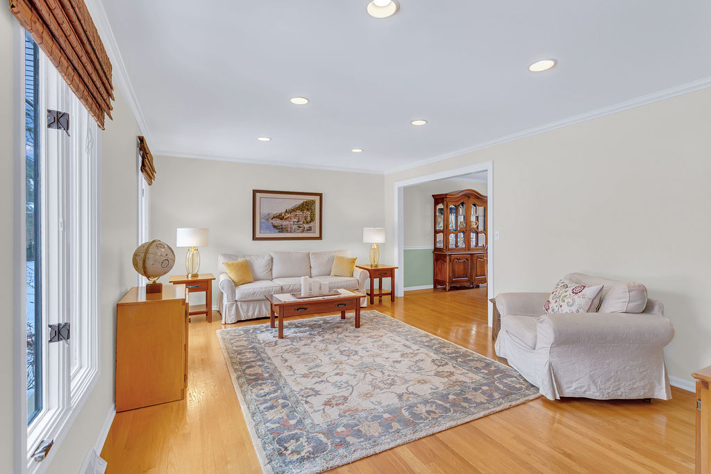 530 Mark Lane, Downers Grove, IL 60516