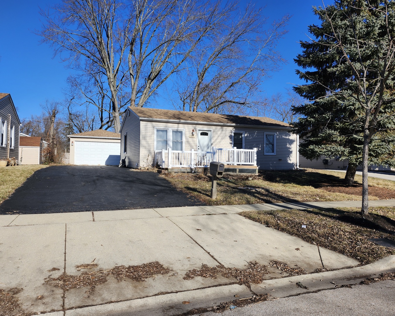 110 Cedar Circle, Streamwood, IL 60107