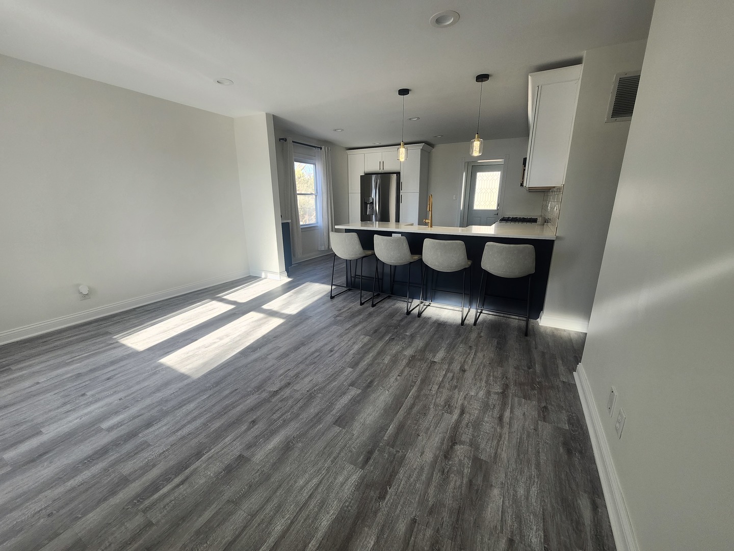 110 Cedar Circle, Streamwood, IL 60107